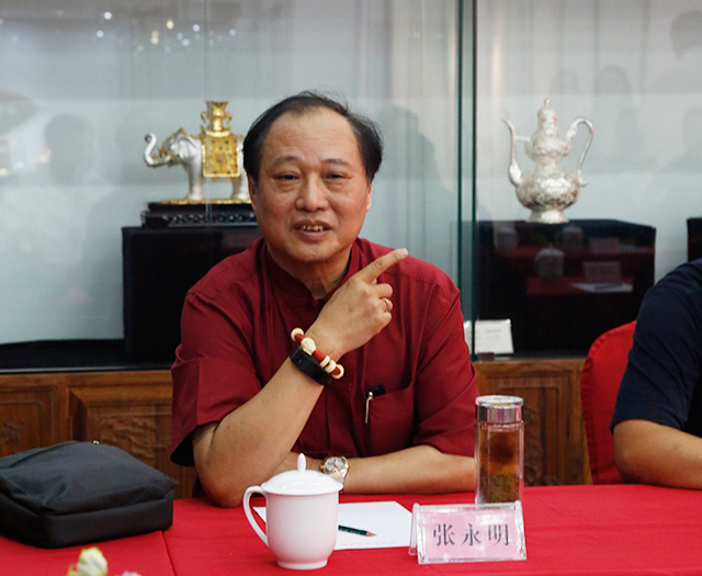 北京书画艺术院副院长张永明在会上发表讲话
